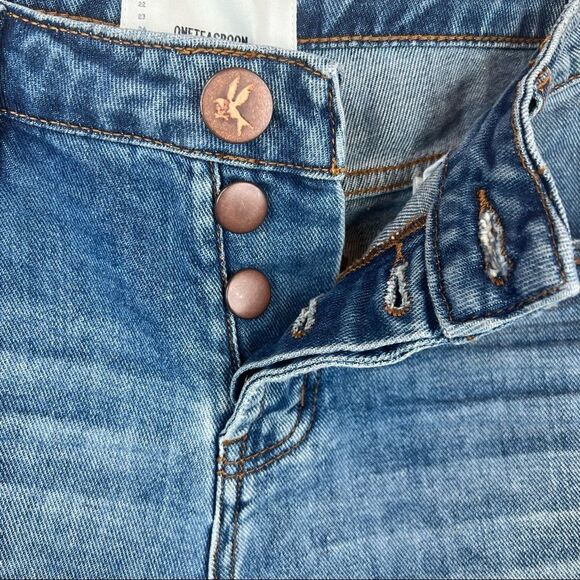 ONE TEASPOON Denim Shorts in Medium Wash Denim Size 26 - Picture 2 of 14